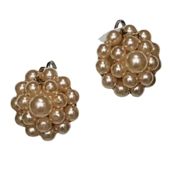 Vintage Pink Graduated Faux Pearl Floral Screw Back Clip On Button Earrings - Picture 1 of 5